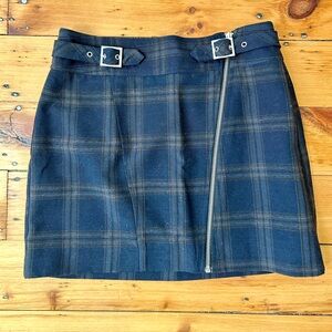 TopShop plaid skirt fits like a 4
